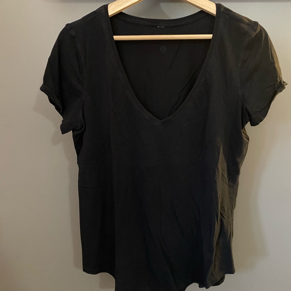 LULULEMON | Love Tee V Neck Size 8